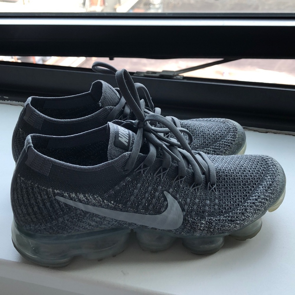 Women’s nike vapormax grey